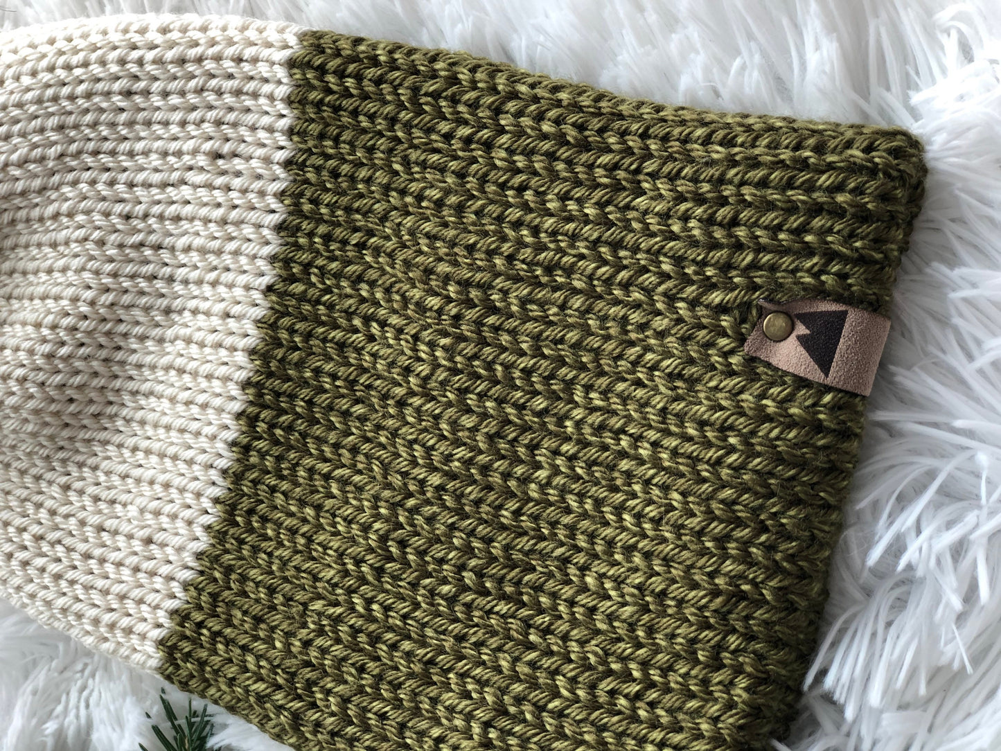 Cozy Knit Toque with Detachable Faux Fur Pom Pom Fall and Winter Hat for Women Cream & Green Toque