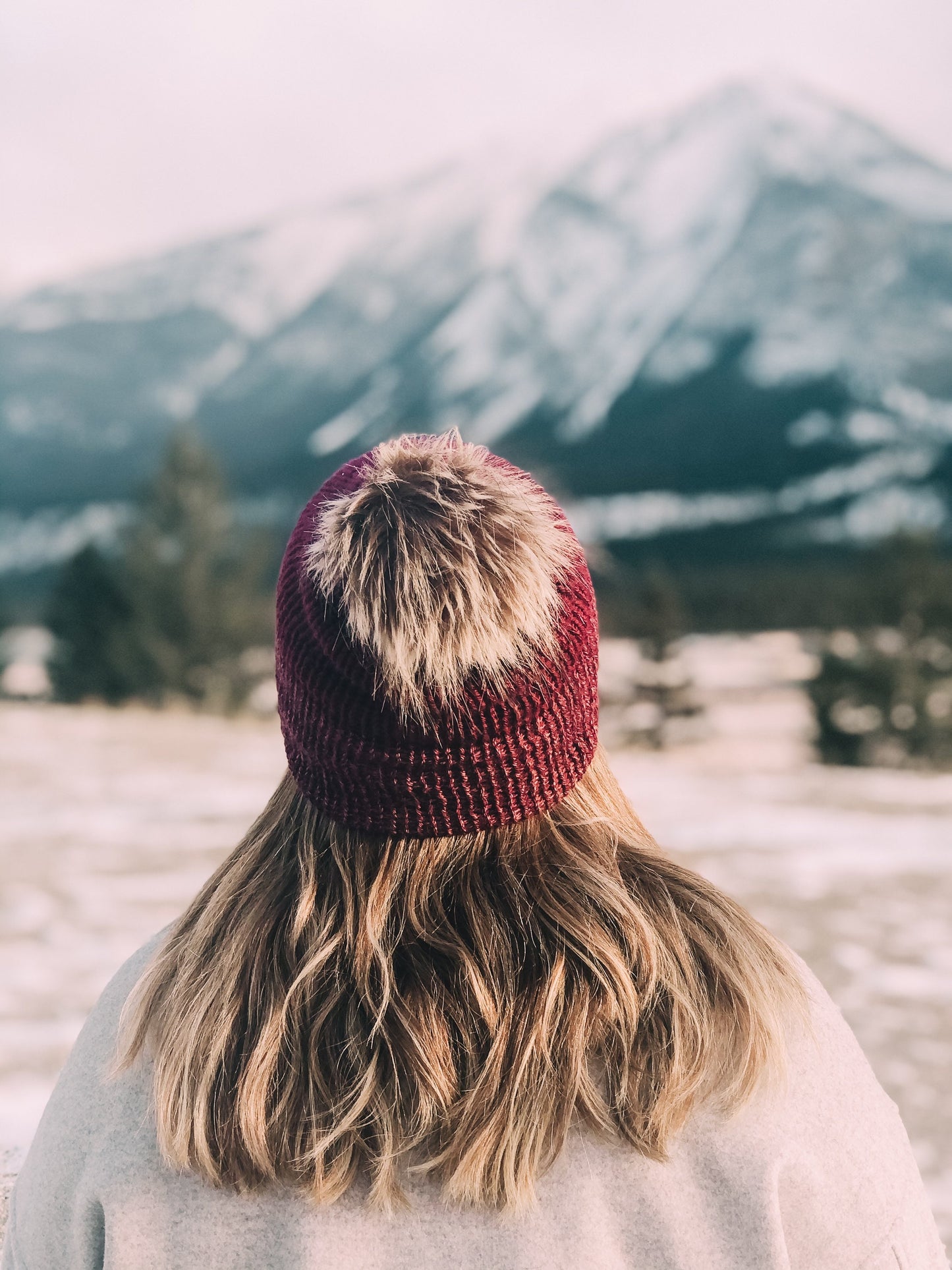 Cozy Knit Toque with Detachable Faux Fur Pom Pom Fall and Winter Hat for Women Burgundy Two Tone Toque