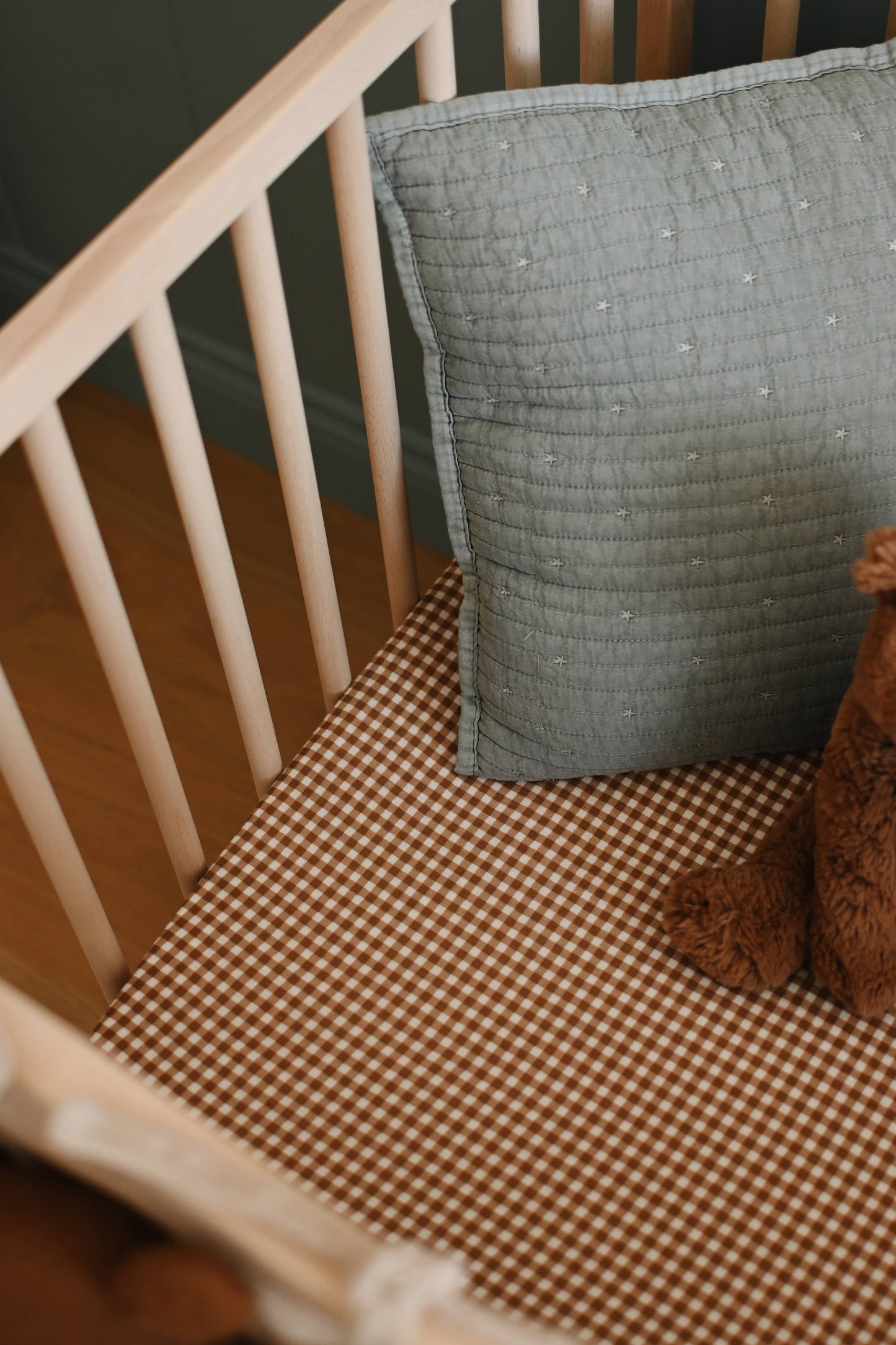 Crepe standard crib sheet - brown checks